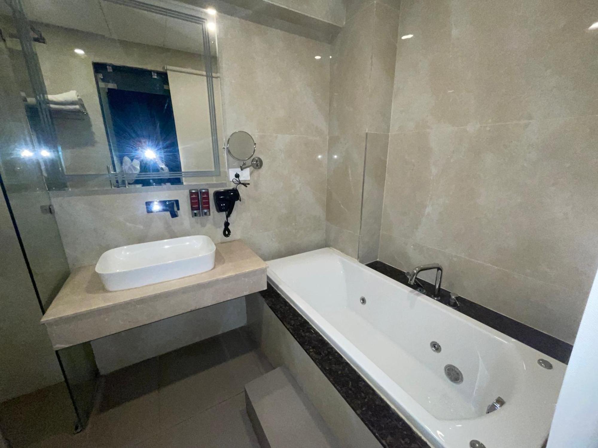 Pride Hotel And Resort Rishīkesh 外观 照片